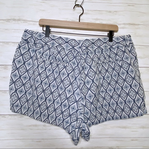 Loft Blue Diamond Textured Twill Shorts - Size 16 - Picture 8 of 8